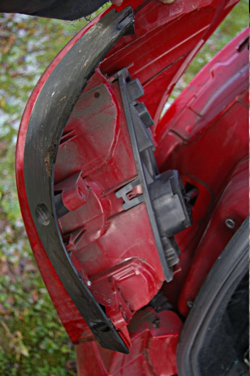 Fitting a Peugeot 308SW reversing camera step H-2